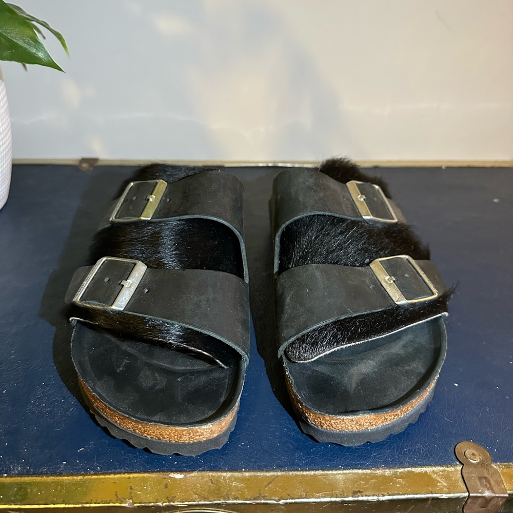 RARE - Birkenstock Fur Arizona slides